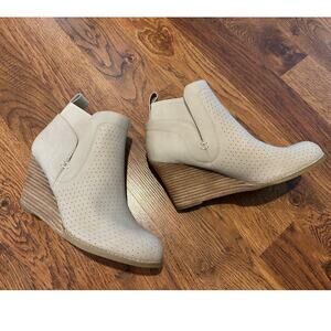 Dolce Vita Women’s Gerdy Ankle Wedge Bootie Taupe Size 9 NWOT Boot Season